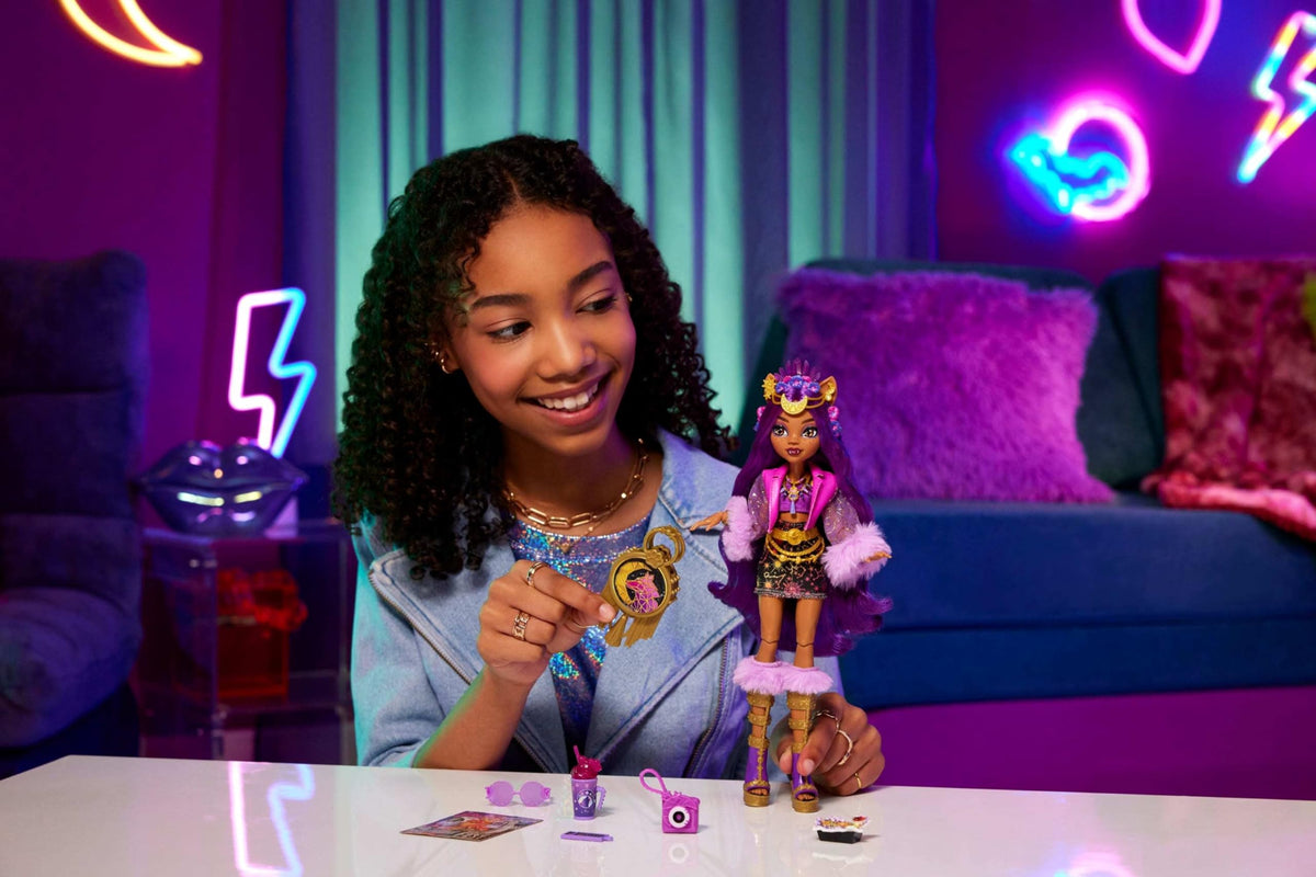 Monster High Doll with Glam Outfit & Accessories T562